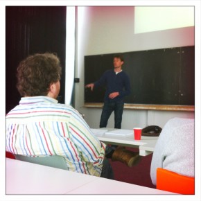 Rick Vermeulen, of the University of Amsterdam, gives a methodology class